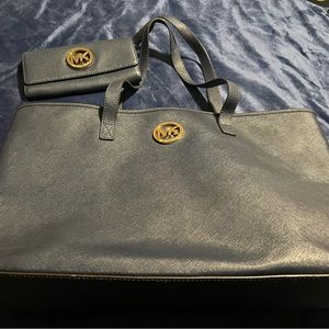 Michael Kors tote with Wallet